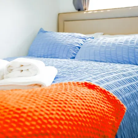The Wynne House - 3 Bedroom Luxury House With 5 Beds & Free Parking Near City Centre, And A Walking Distance To The Etihad Stadium & Coop Live Arena-2