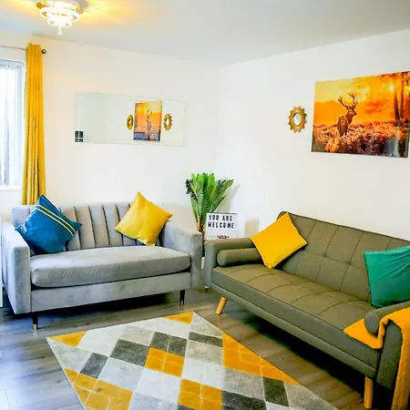 The Wynne House - 3 Bedroom Luxury House With 5 Beds & Free Parking Near City Centre, And A Walking Distance To The Etihad Stadium & Coop Live Arena-3
